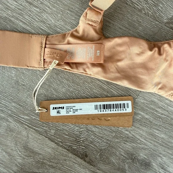SKIMS Weightless Demi Bra - Picture 6 of 6